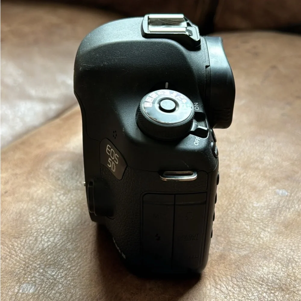 Canon 5D Mark III (Body only)